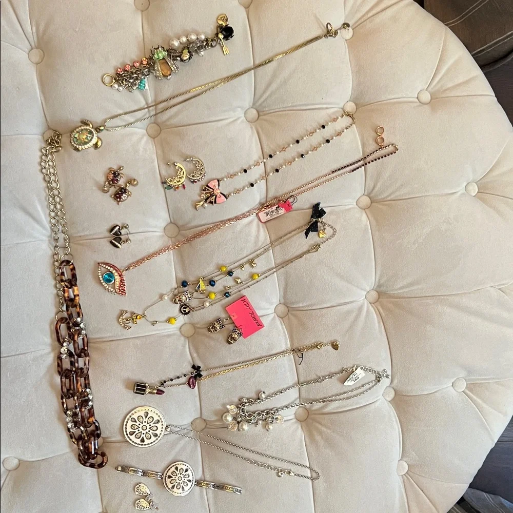 Collection of Jewelry - Picture 10 of 11